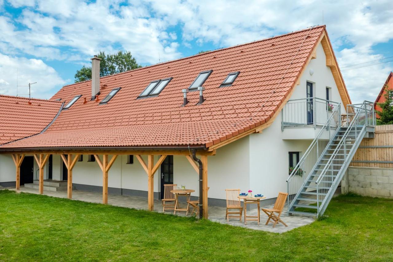 Apartmany Jedovary Trhove Sviny Ngoại thất bức ảnh