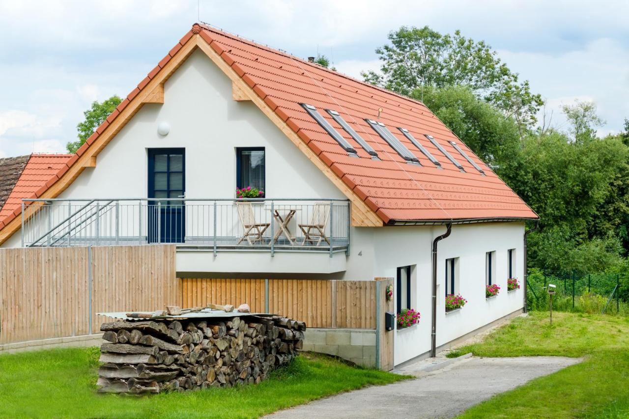Apartmany Jedovary Trhove Sviny Ngoại thất bức ảnh